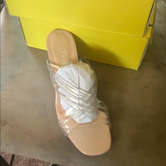 Nude - Picture 2 of 4